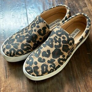 Steve Madden slip on animal print shoes. Size 8